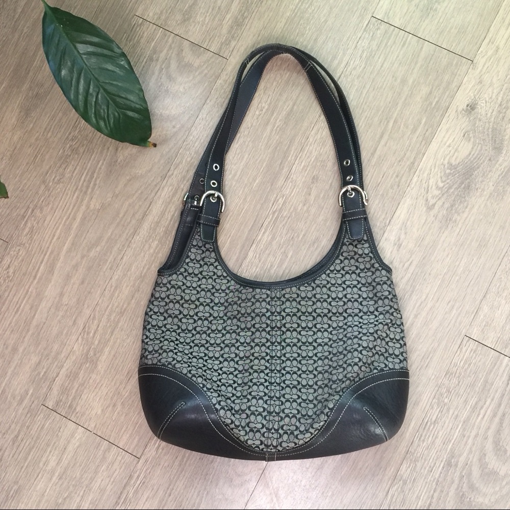 Authentic Signature Coach Shoulder Bag EUC